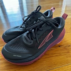 Altra Women Running Zero Drop Paradigm 5 Shoes in Gray/Coral